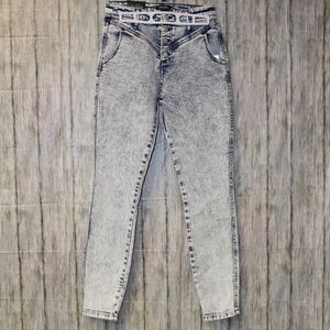 *NWT* Wild Fable Acid Wash Button Front Jeans